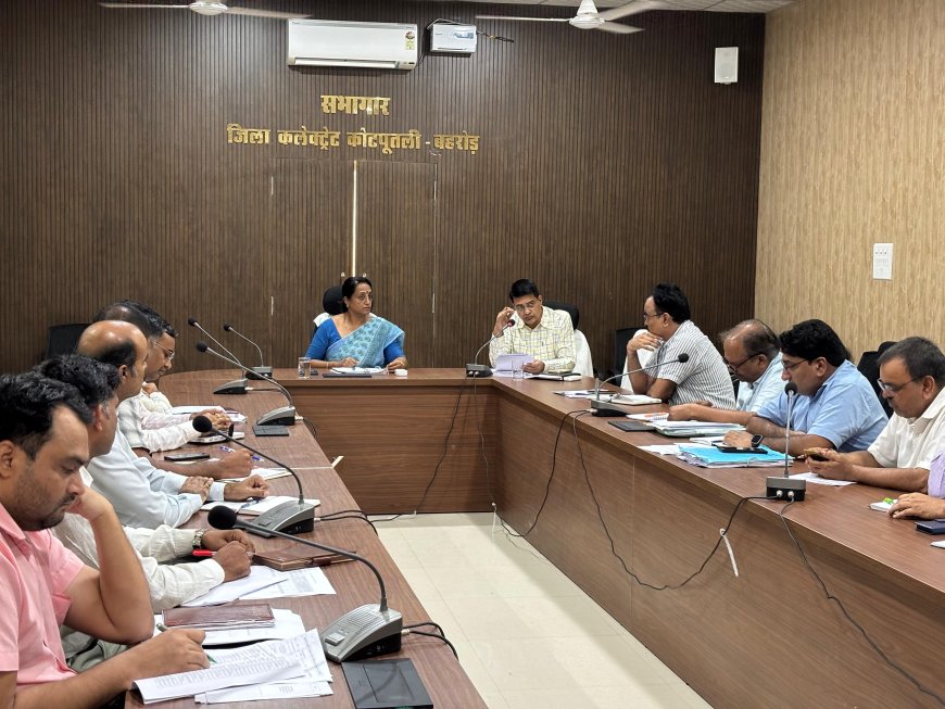 साप्ताहिक समीक्षा बैठक आयोजित:मौसमी बीमारियों के रोकथाम, आगामी अभियानों की तैयारियों, फ्लैगशिप योजनाओं और सफाई व्यवस्था पर रहा फोकस
