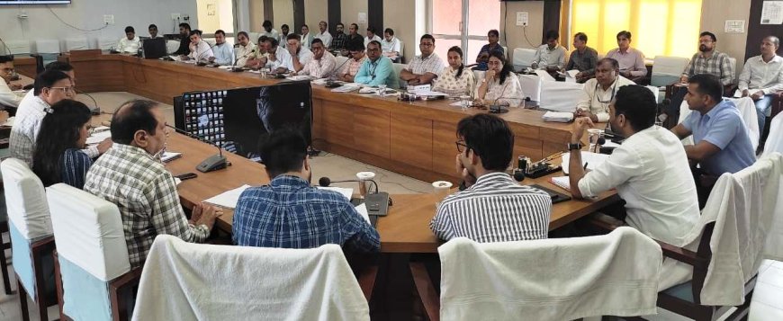 भरतपुर :साप्ताहिक समीक्षा बैठक राजकीय कार्यालयों के कार्य ई-फाईलिंग से हो सम्पादित-जिला कलक्टर