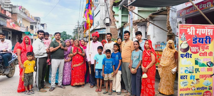 बाबा रामदेव जी मंदिर के लिए रवाना हुई ध्वजा के साथ पदयात्रा