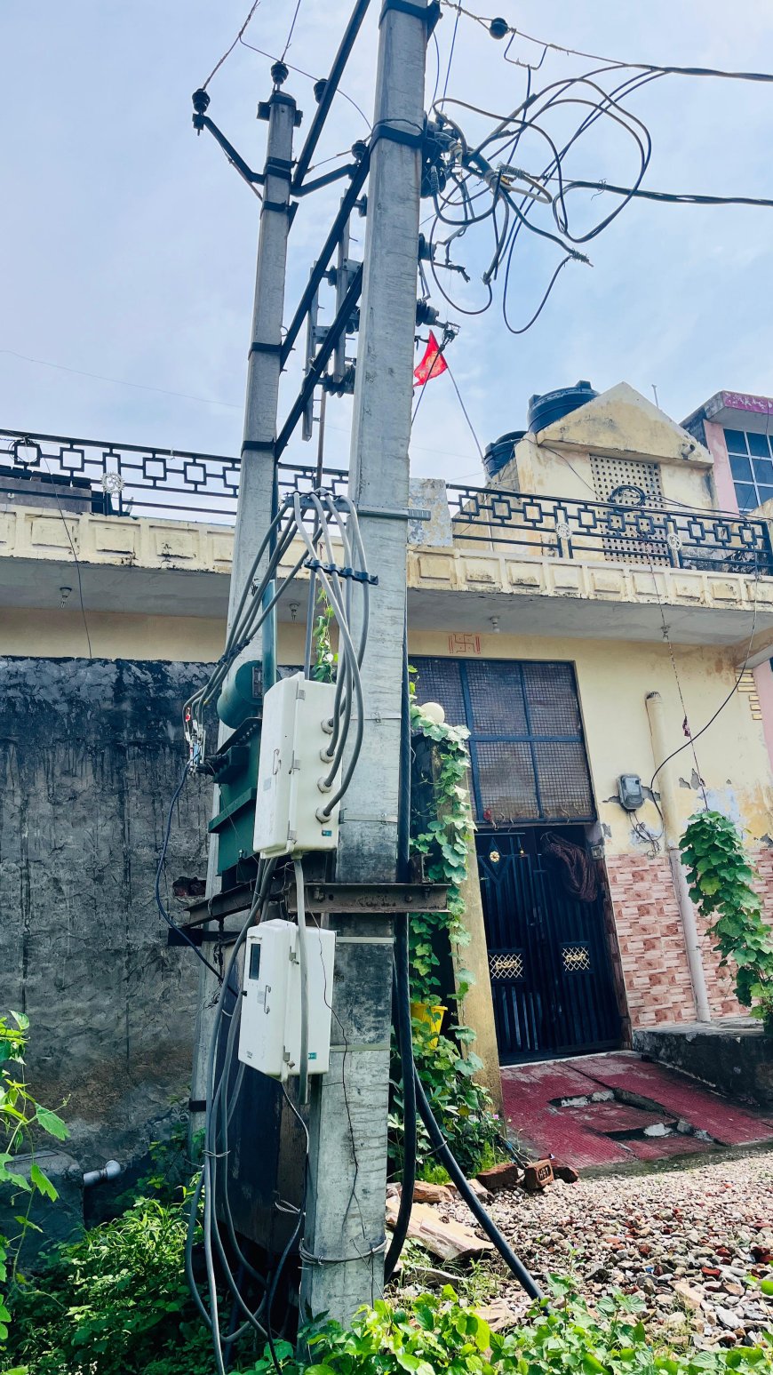 मुख्यमंत्री के विधानसभा सांगानेर मे  विद्युत ट्रांसफोर्मर से आमजन की जान को खतरा