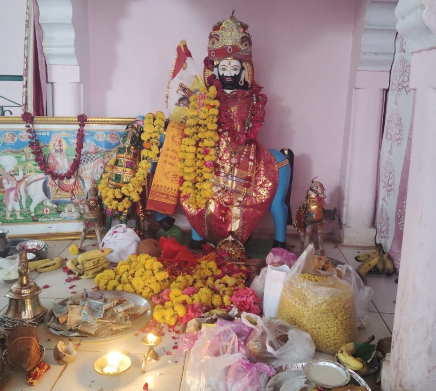 बाबा रामदेव जी मंदिर पर ध्वजा चढा कर पूजा अर्चना के बाद किया भंडारे का आयोजन