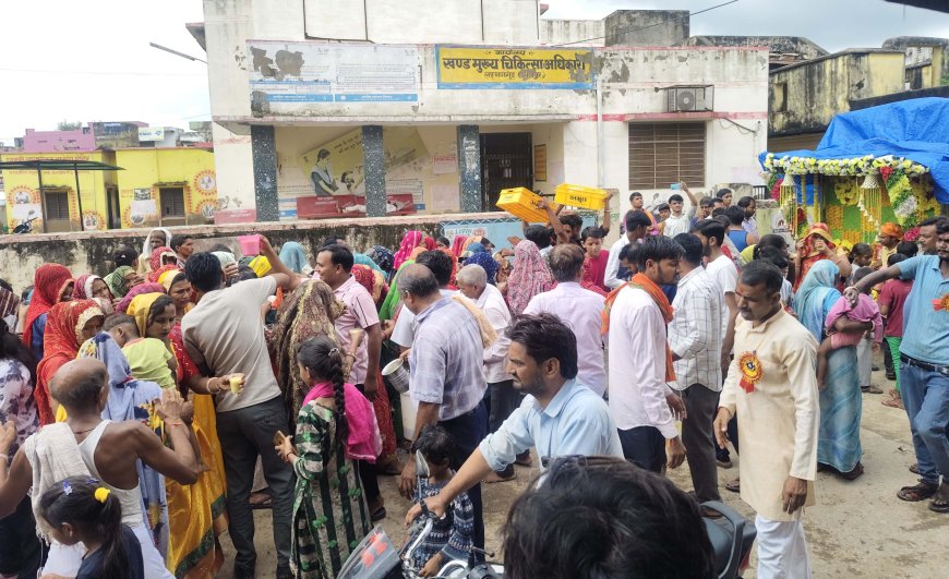 पद यात्रियों का किया स्वागत,जगह-जगह पुष्प वर्षा :डीजे की धुन भजनों पर नाचते गाते निकले पदयात्री