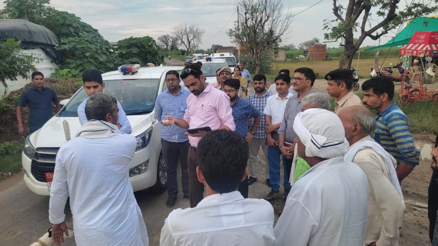 भरतपुर :जिला कलक्टर ने अधिकारियों की टीम के साथ जलभराव एवं क्षतिग्रस्त सड़कों का लिया जायजा