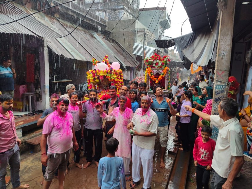 भक्तों को दर्शन देने के लिए निकले भगवान