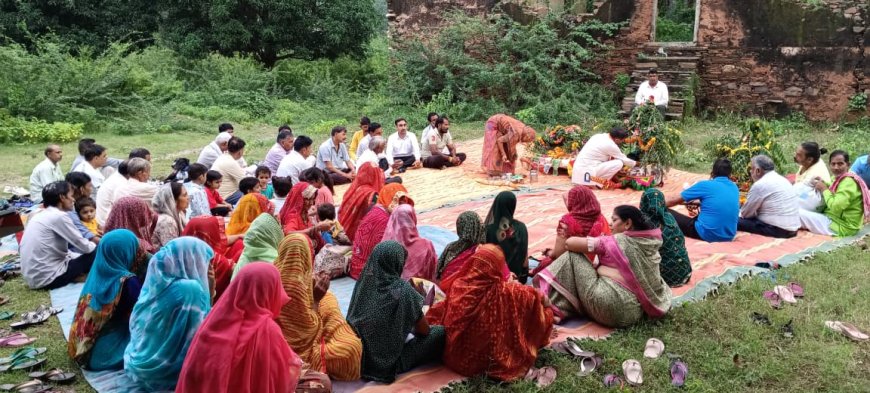 जलझुलनी एकादशी पर ठाकुरजी निकलें पालकी में जल विहार करने, किया  सत्संग