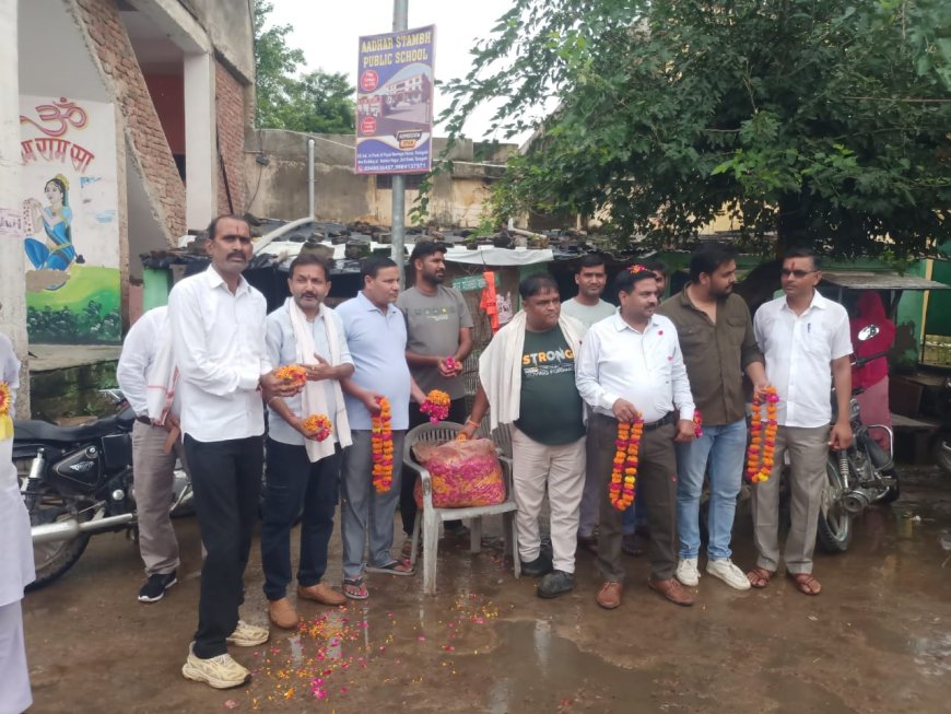 नरसिंह भगवान की शोभा यात्रा का किया फुल वर्षों कर स्वागत, रामगढ़ कस्बे से निकली गई नरसिंह भगवान की शोभायात्रा