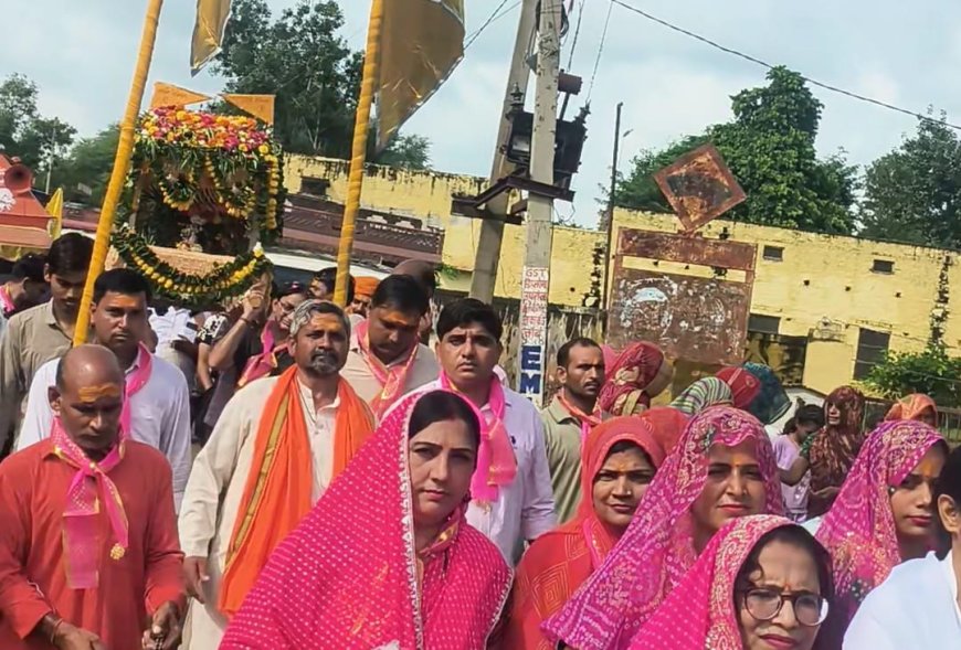गोविंदगढ़ में जल झूलनी एकादशी पर ठाकुर जी ने किया नगर भ्रमण