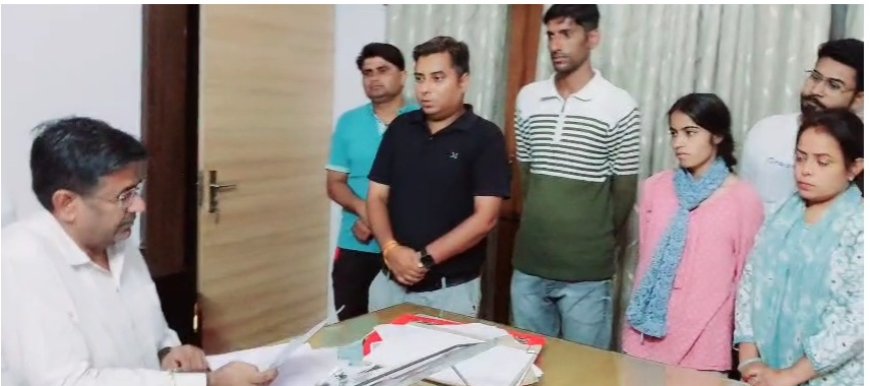 सुमेरपुर में उपजिला कलेक्टर को उपखंड के  योग प्रशिक्षकों  ने अपनी  समस्याओ को लेकर दिया ज्ञापन