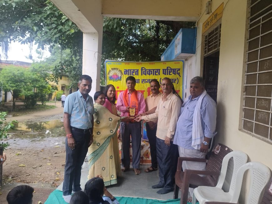 गुरु वन्दन छात्र अभिनंदन कार्यक्रम का किया गया आयोजन