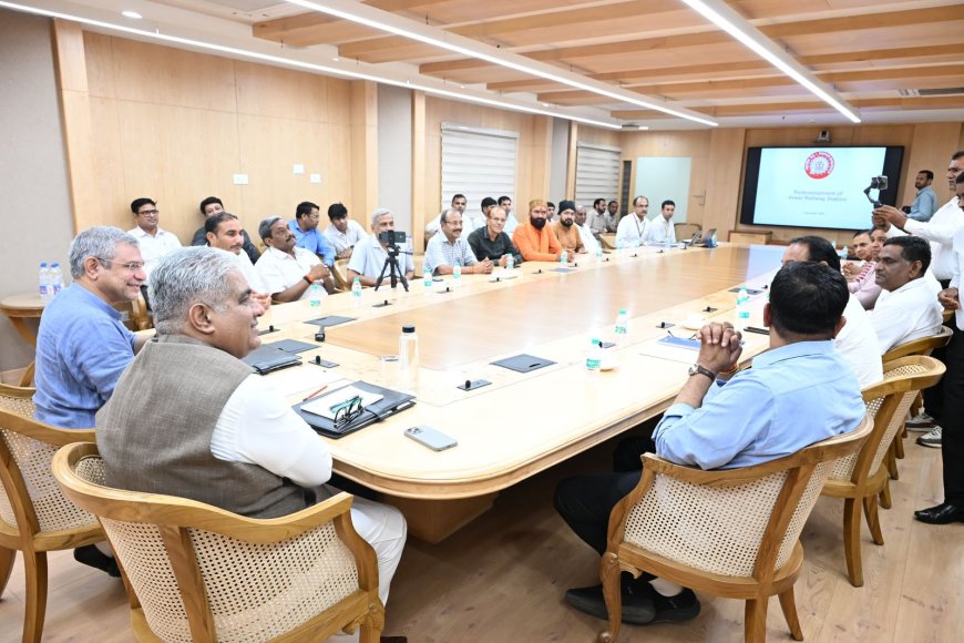 आने वाले 50 सालों की सोच के साथ तैयार होगें रेलवे स्टेशन: दिल्ली के  रेलवे भवन में बैठक का आयोजन, अलवर लोकसभा में रेलवे सुविधाओं को लेकर मंथन