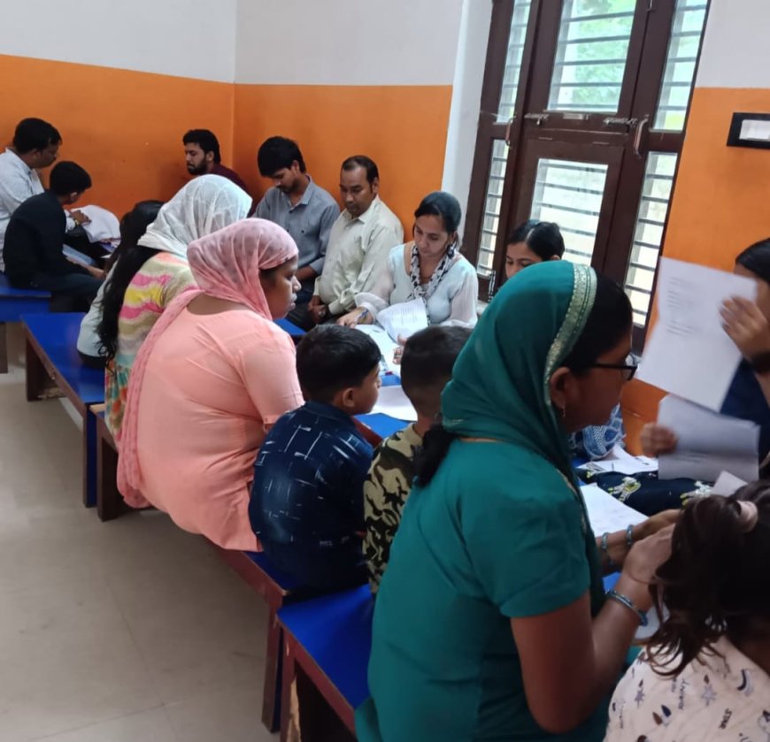 लिटिल फ्लावर किड्स अकेदमी में अभिभावक बैठक का आयोजन