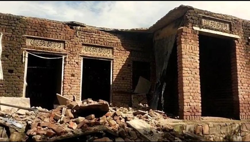 मकान का बरामदा गिरने से दो मासूम घायल: ग्रामीणों ने मशक्कत कर निकाला