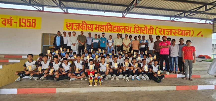 मेर मंडवाड़ा होकी में जिला चैम्पियन बना :अरविन्द पवेलियन में हुआ समापन समारोह