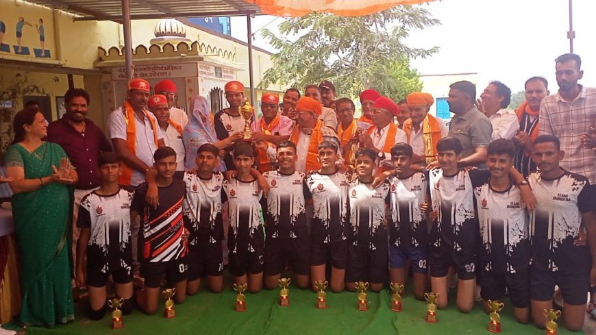 जिलास्तरीय वॉलीबॉल प्रतियोगिता में रुण्डेडा ने नवानिया को हरा जीता खिताब