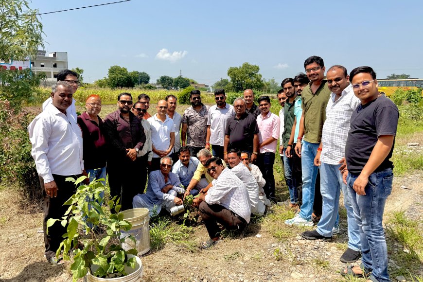 सांसद  दुष्यन्त सिंह के जन्मदिन के अवसर पर नगर अध्यक्ष के नेतृत्व में वृद्धाश्रम में फल व अल्पाहार वितरण कर किया पौधारोपण