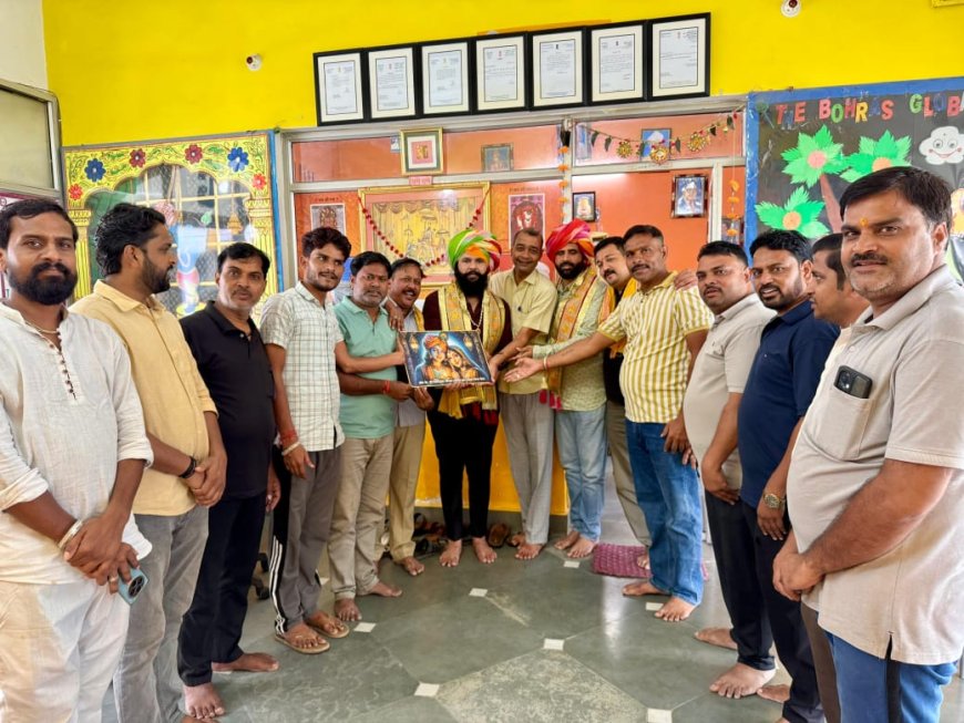 श्री श्याम सेवा परिवार समिति महुवा द्वारा समाज सेवा कार्यों को लेकर द बोहरा ग्लोबल स्कूल निदेशक विनय बोहरा का किया सम्मान