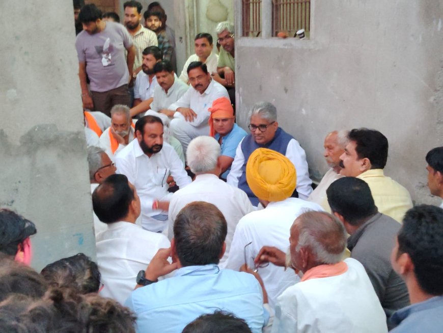 भाजपा के पूर्व रामगढ मंडल अध्यक्ष राजेंद्र मिश्रा के असामायिक निधन पर केंद्रीय मंत्री एवं  विधायक सुखवंत शोक संतप्त परिवार का ढांढस बंधाने पंहुचे