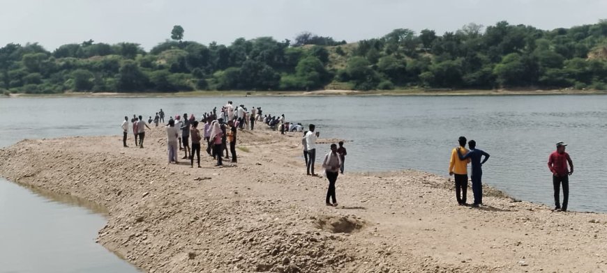 जहाजपुर बनास में नहाते समय दो युवक डूबे, प्रशासन ने गौताखोर को बुलाया तलाश जारी