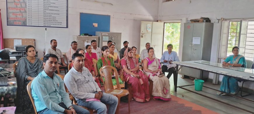 नीमला स्कूल में आयोजित हुई हिंदी व पर्यावरण विषय के अध्यापकों की कार्यशाला