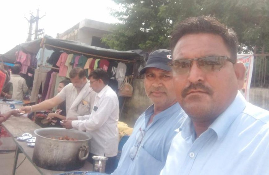 खाटू श्याम दर्शनार्थियों को वितरण की प्रसादी: एकादशी पर खाटू श्याम बाबा के किए दर्शन