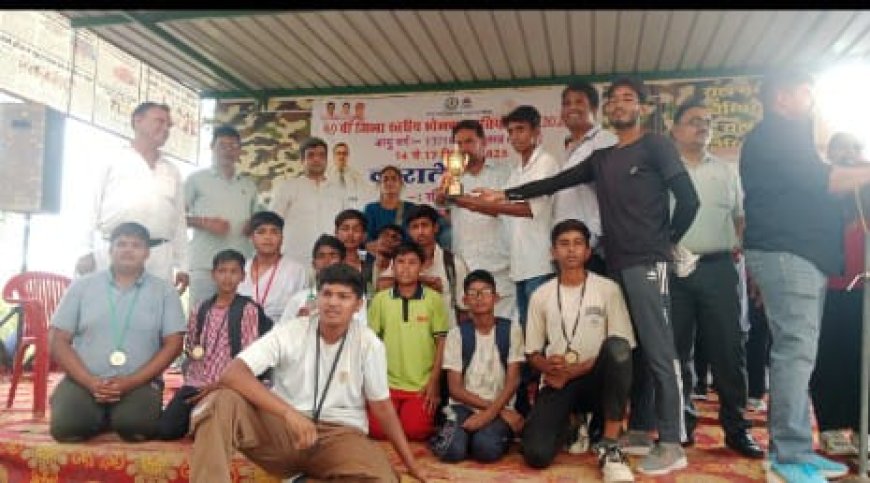 एसएमएस स्कूल उदयपुरवाटी के विद्यार्थियों ने जिला स्तरीय कराटे प्रतियोगिता में शानदार प्रदर्शन करते हुए 9 मेडल जीते