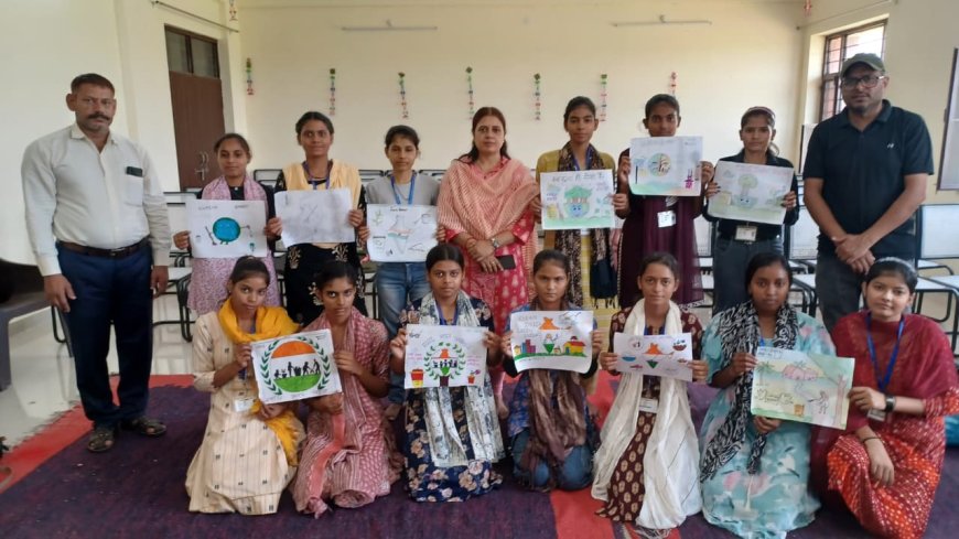 स्वच्छता ही सेवा पखवाड़े के अंतर्गत आयोजित हुई चित्रकला प्रतियोगिता,  पेंटिंग्स बनाकर युवाओं ने लिया स्वच्छता का संकल्प
