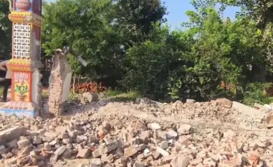 श्री सीताराम मंदिर की भू माफियाओं ने दबंगाई तरीके से तोड़ी दीवार :घटनाक्रम सीसीटीवी कैमरे में हुई कैद ,मामला रामगढ़ विधानसभा का