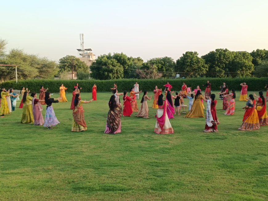 10 दिन की वर्कशॉप का समापन, 100 से ज्यादा महिलाओं ने सीखे गरबा—डांडिया के गुजराती फील वाले स्टेप्स