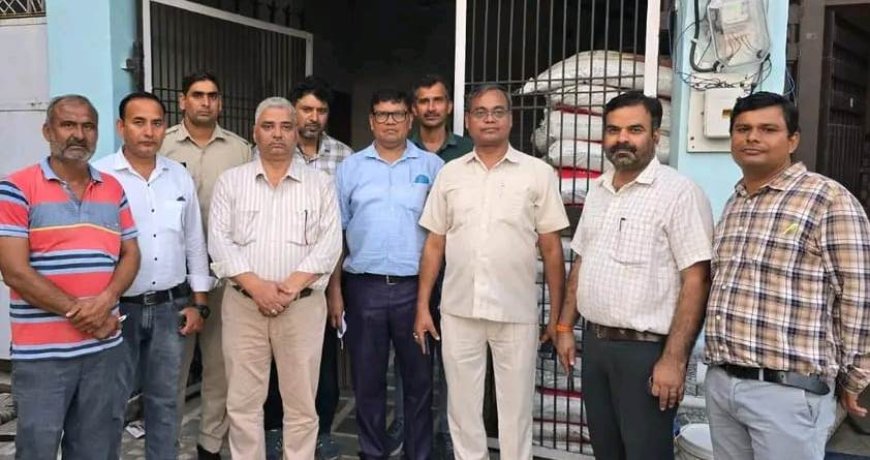 कृषि विभाग ने अवैध गोदाम पर छापा मारकर उर्वरक के 2555 कट्टे किए जब्त,उर्वरक को क्रय विक्रय समिति में करवाया जमा