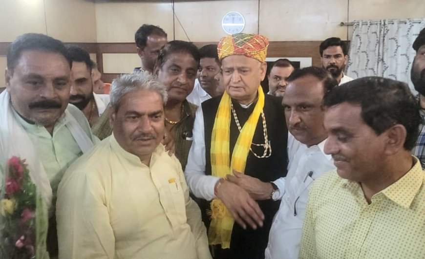 माली समाज ने किया पूर्व मुख्यमंत्री गहलोत का स्वागत