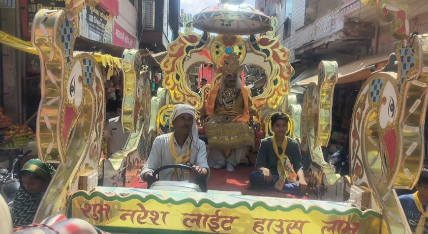 गोविन्दगढ़ कस्बे में धूमधाम से मनाई गई अग्रसेन जयंती कस्बे में निकली शोभायात्रा