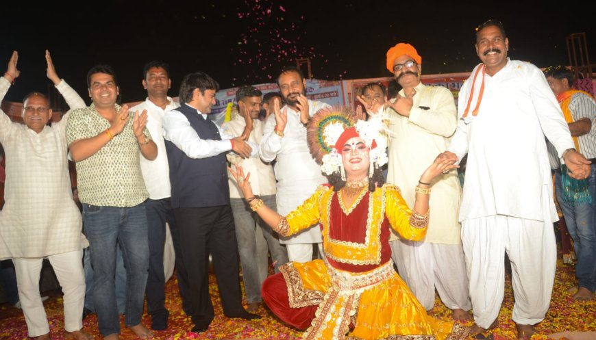 चैयरमेन राजीव सैनी के सानिध्य में श्री राम  बारात  नगर ब्रहृमण करते हुए पहुंची जैन वाटिका