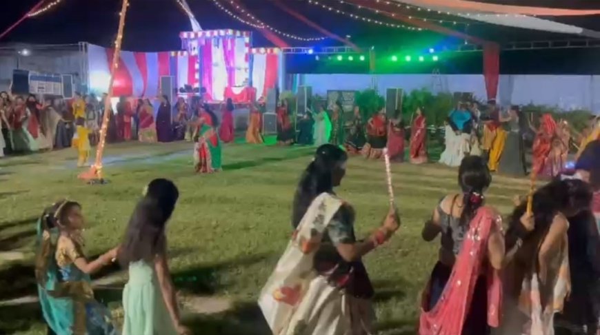 महिला वैश्य समाज कठूमर द्वारा कस्बे में पहली बार हुआ डांडिया रास महोत्सव का सफल आयोजन