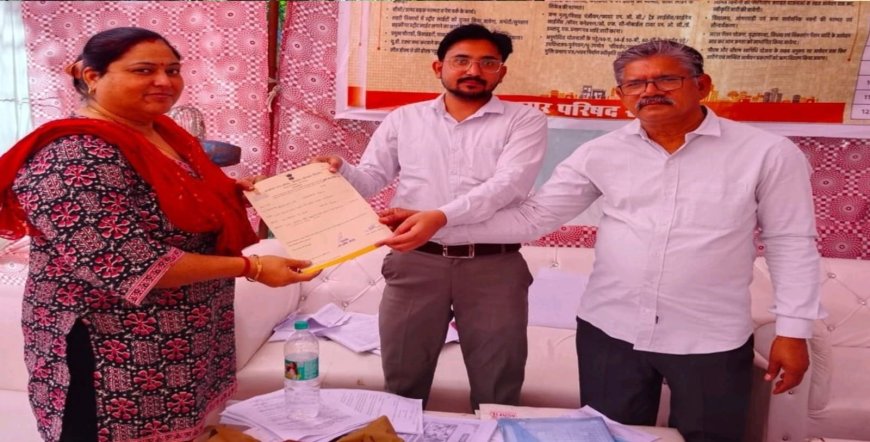 शहरी सेवा शिविर 2025 – सफलता की कहानी,  शिविर में मौके पर मिला पट्टा
