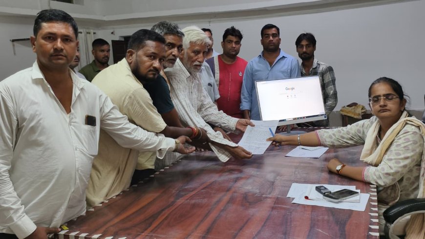 प्रधानाचार्य के ट्रांसफर से लोगों में रोष, निरस्त करवाने की मांग को सीएम के नाम एसडीएम को ज्ञापन सौपा