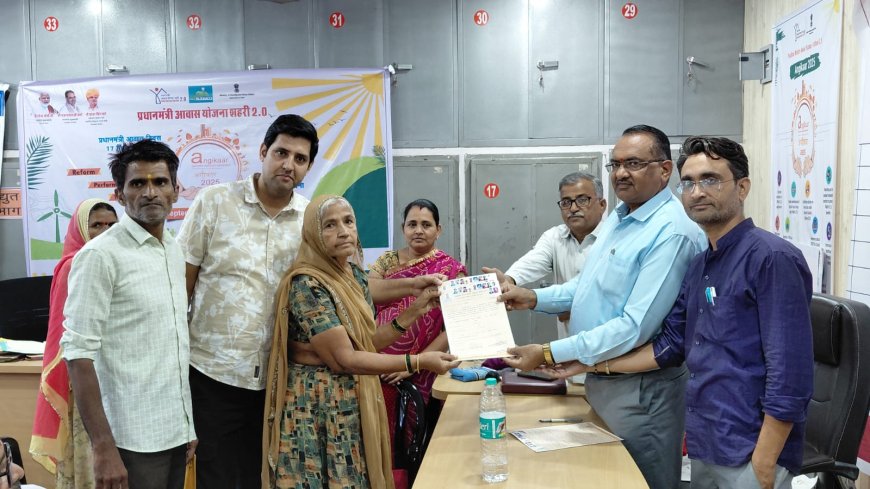 नगर पालिका तखतगढ़ में शहरी सेवा शिविर, विभिन्न योजनाओं एवं लम्बित कार्यों का हुआ निस्तारण