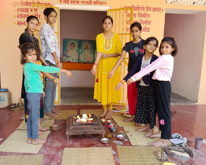 गायत्री प्रज्ञापीठ भूरी कुड़ी में कन्याओं ने किया गायत्री महायज्ञ  का आयोजन