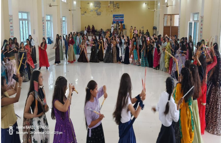 अग्रसेन महिला महाविद्यालय खेरली में डांडिया महोत्सव का हुआ आयोजन