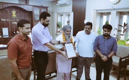 शतायु मतदाताओं का सम्मान, लोकतंत्र के पर्व में भागीदारी निभाने का आह्वान