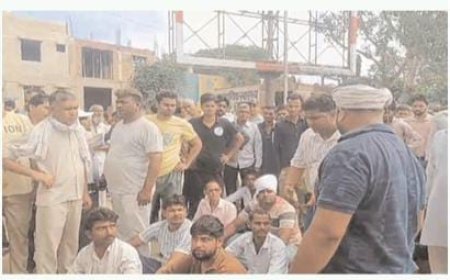 पोस्टमार्टम में देरी से नाराज परिजनों ने किया हंगामा, अस्पताल के बाहर किया सड़क जाम, अनुपस्थित चिकित्सकों को दिया कारण बताओ नोटिस