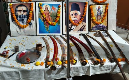 समूची में राष्ट्रीय स्वयंसेवक संघ ने विजयादशमी पर किया शस्त्र पूजन