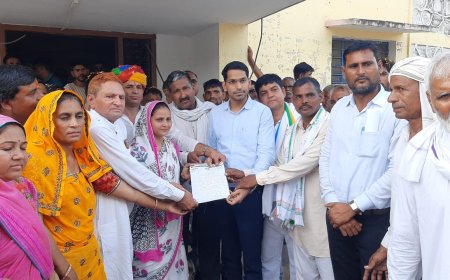 कठूमर में कांग्रेस कार्यकर्ताओं ने सांसद के नेतृत्व में उपखंड अधिकारी को सौंपा ज्ञापन