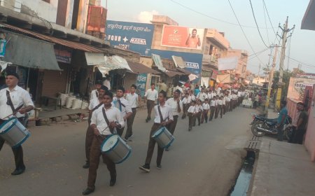 कठूमर में RSS के शताब्दी वर्ष पर पथ संचलनः स्वयंसेवकों ने दंड धारण कर घोष की धुन पर किया मार्च, गूंजे जयघोष