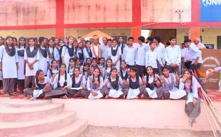 प्रधानाचार्य का स्थानांतरण होने पर भव्य विदाई समारोह हुआ आयोजित