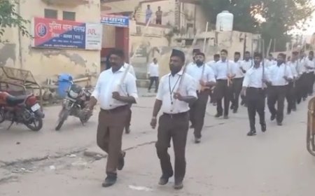 राष्ट्रीय स्वयंसेवक संघ ने शताब्दी पर्व मनाया, स्वयंसेवकों ने कस्बे में  निकाला पथ संचलन