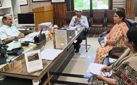 जिला कलक्टर ने की राजस्व प्राप्ति की समीक्षा:टारगेट्स को पूरा करने के  दिए निर्देश