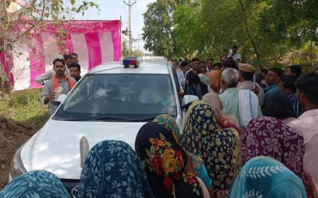 महिलाओं ने संभागीय आयुक्त की गाड़ी का किया घेराव: पेयजल समस्या को लेकर आक्रोश फूटा