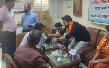 भारतीय जीवन बीमा निगम में स्वास्थ्य जाँच एवं स्वछता शिविर