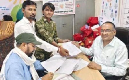 विकास कार्यों की मांग को लेकर ईओ को सौंपा ज्ञापन