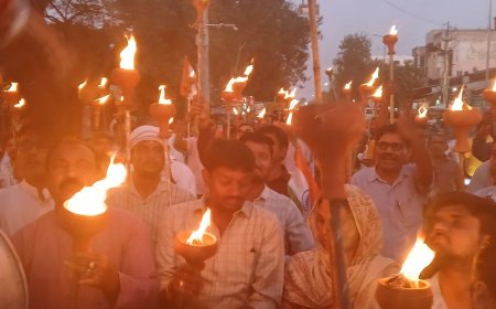 खैरथल जिले का नाम और मुख्यालय बदलने का विरोध :निकाला मशाल जुलूस,सरकार पर भ्रमित करने का आरोप लगाया